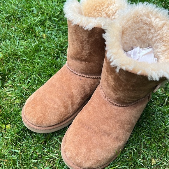 UGG SHEEPSKIN WOMENS BOOTS SIZE 5 - Picture 2 of 8